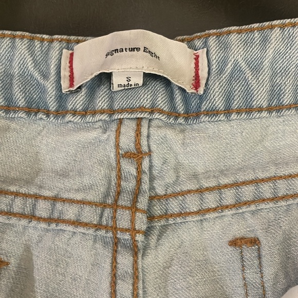 Signature eight Jean shorts - Picture 3 of 4